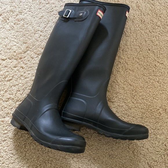Hunter women’s rain boots - Picture 3 of 4